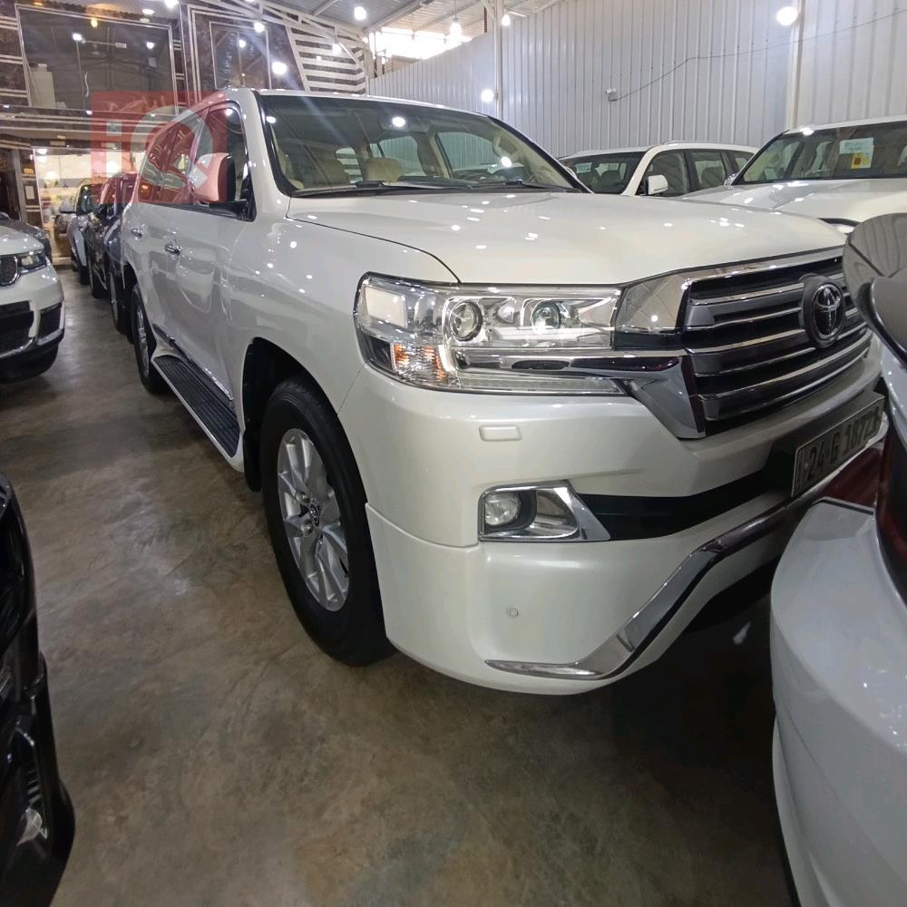 تۆیۆتا لاند کروزەر